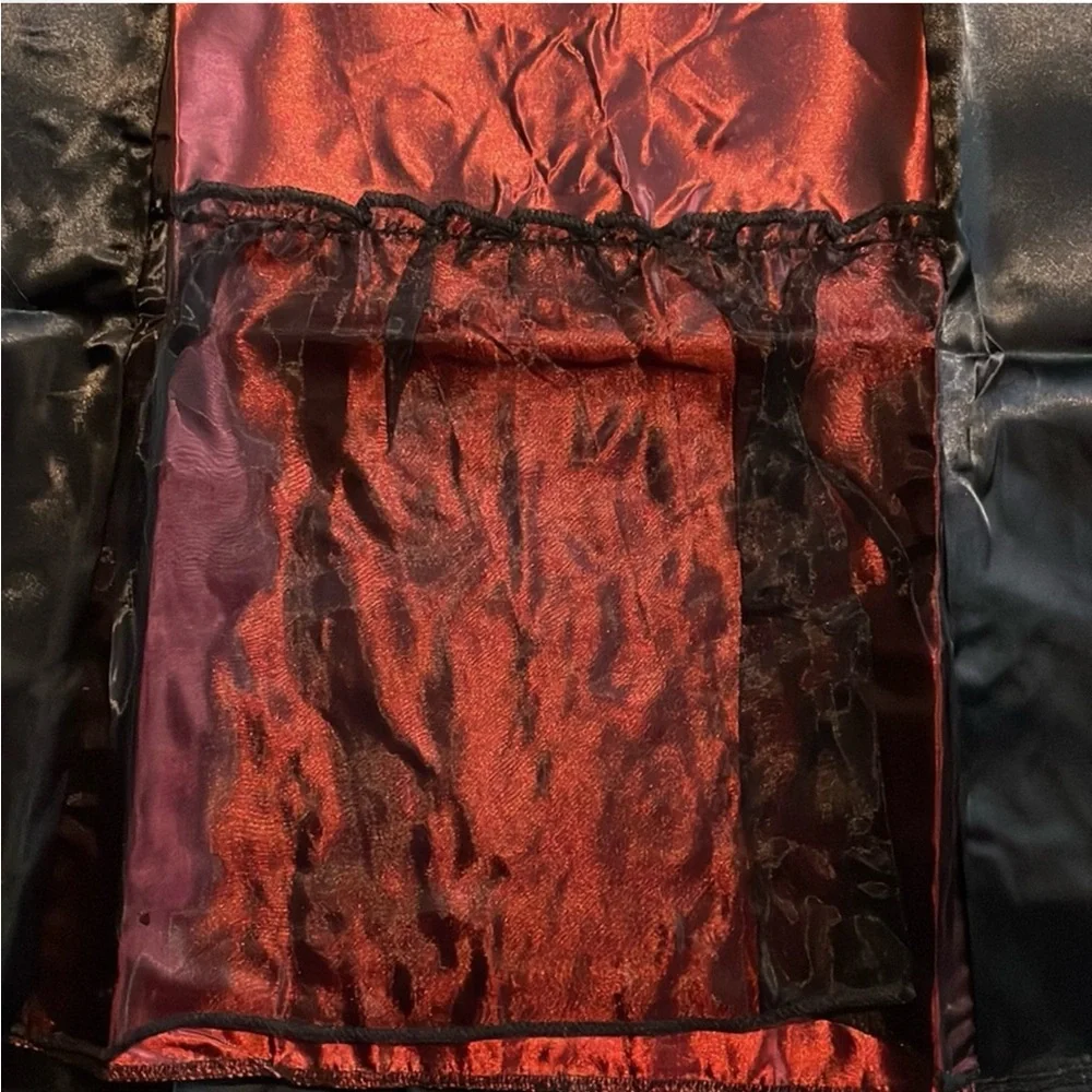 Kids Vampire Queen Medieval Costume in Red and Black Halloween